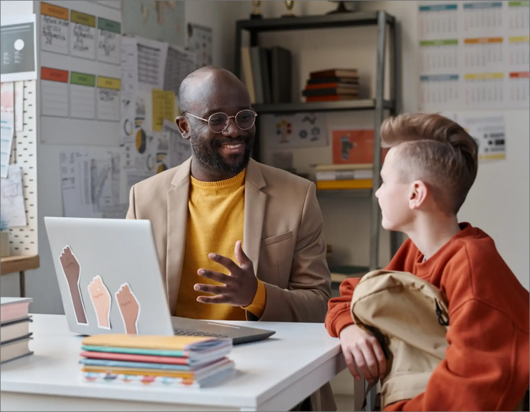 Vous savez qui enseigne à votre enfant